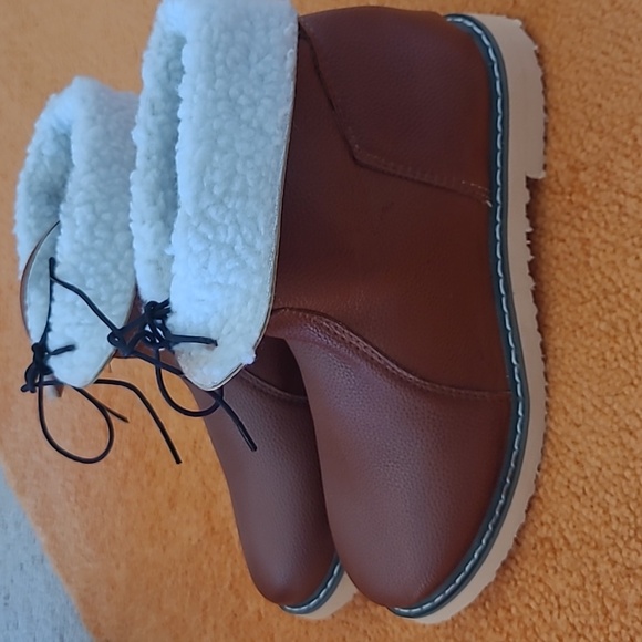 Brown Leather Boots with Shearling Lining - Picture 2 of 3